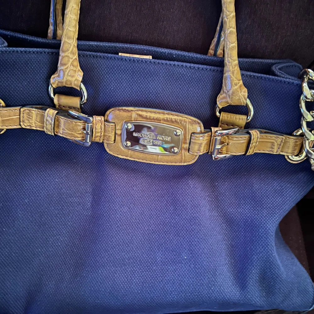 Michael Kors purse - Picture 1 of 3